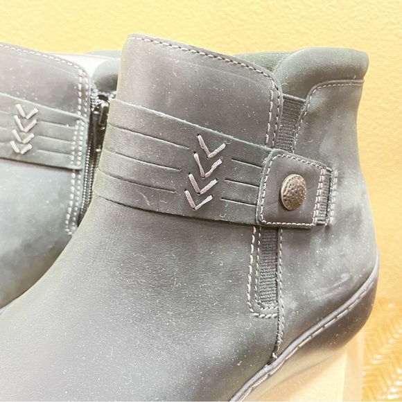 Clarks Cora Rae Traction Black Stretch Panel Stitched Soft Leather Ankle Booties - Picture 6 of 12